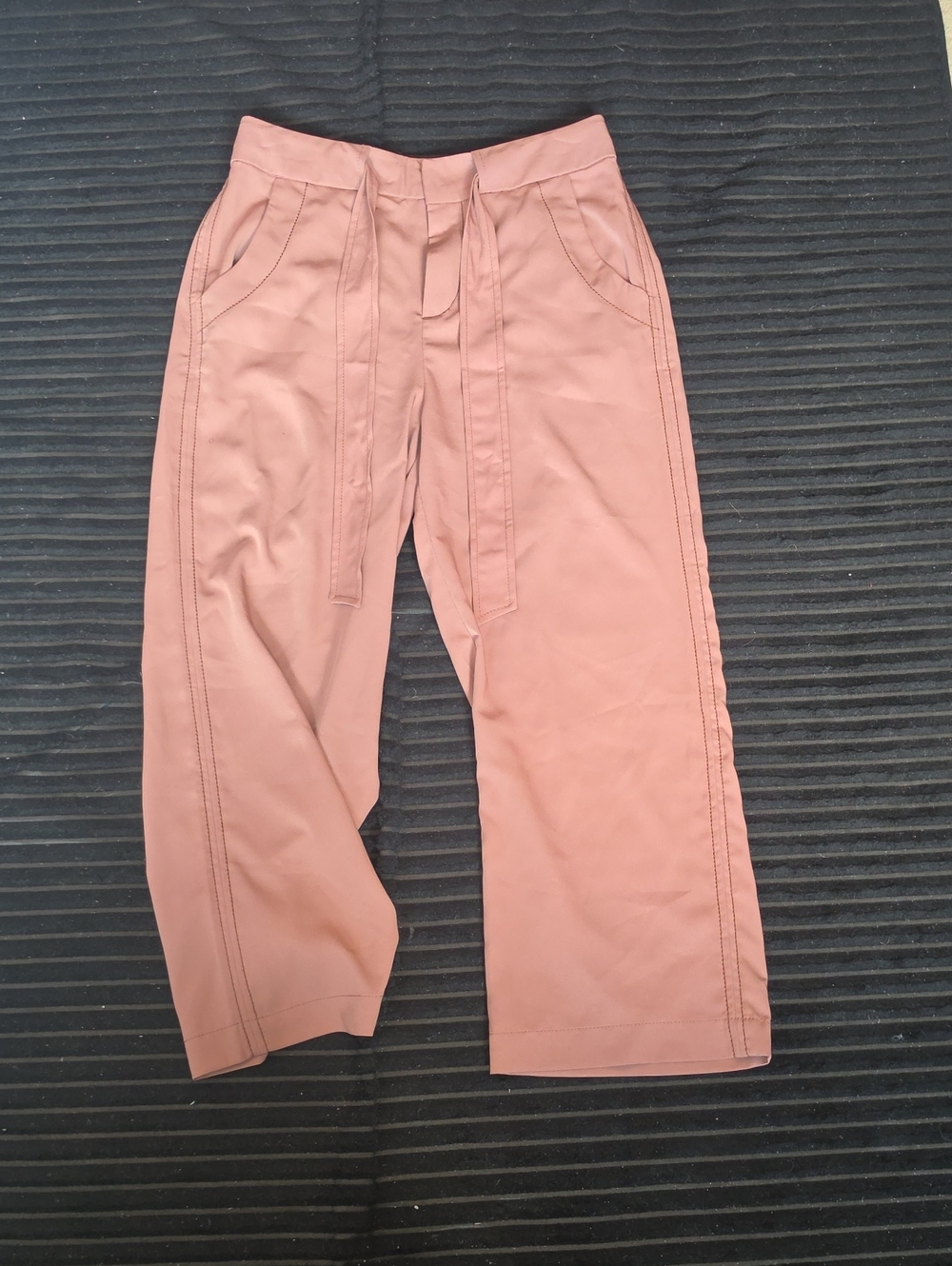 BDG High-Rise Wide Leg Crop Pants in Dusty Pink